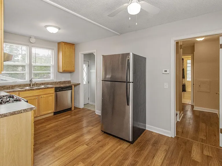 1413 Lake St NE — Photo 10