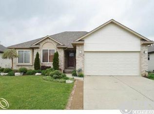 46689 Oak Pointe Dr, Macomb, MI