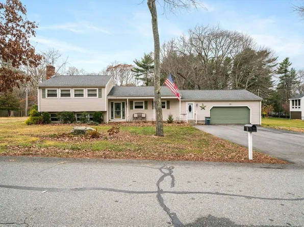 8 Weetamoe Dr, Assonet, MA 02702