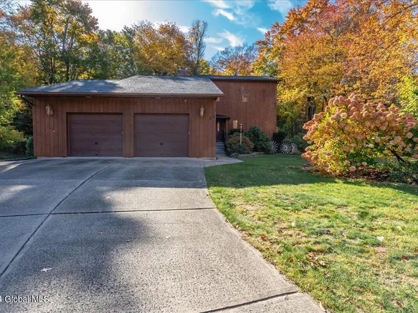 24 Christina Drive, Schenectady, NY 12303