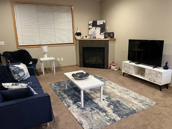 1299 County Road D Cir E, Vadnais Heights, MN 55109