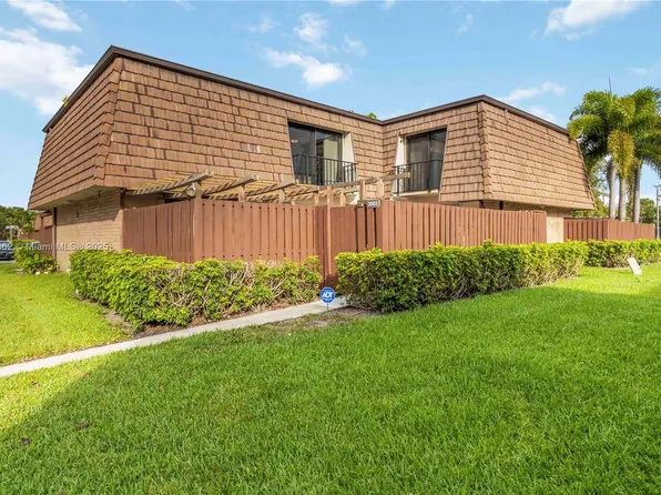 3003 30th Ln, Greenacres, FL 33463