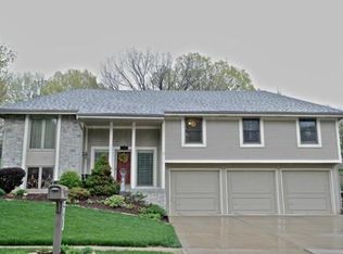 1007 N Woodridge Ln, Liberty, MO 64068