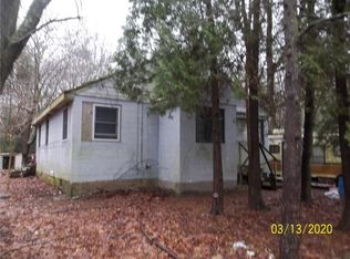 395 Lake Washington Dr, Glocester, RI 02814