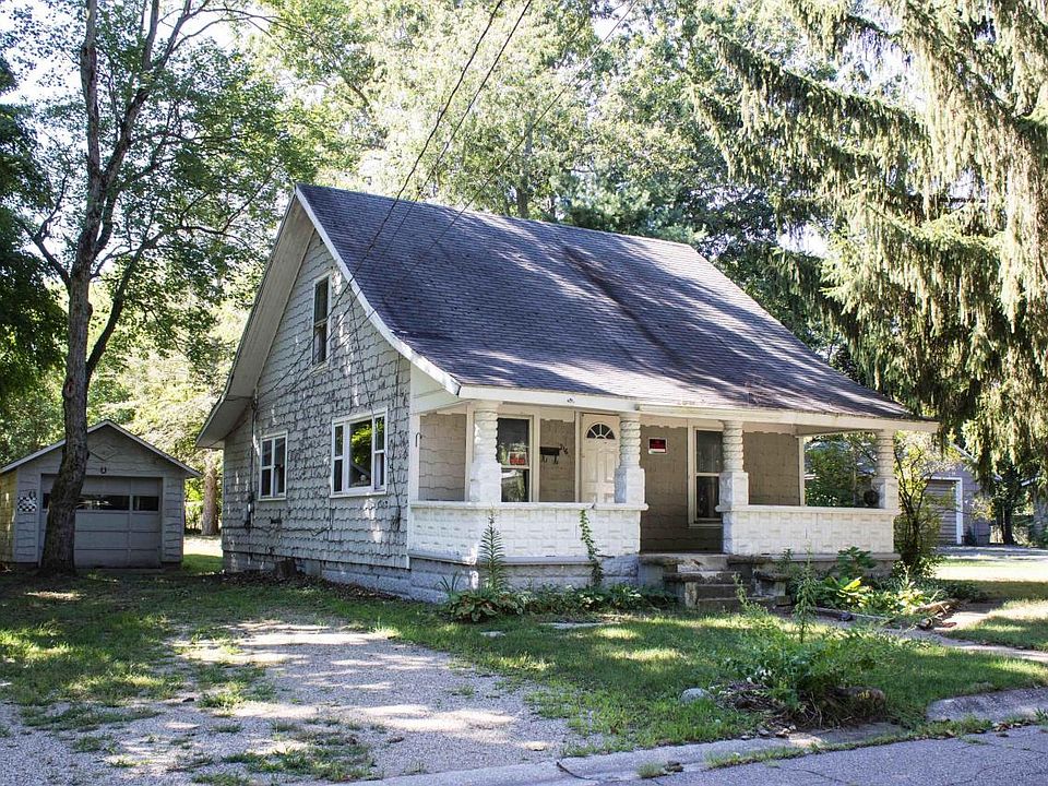 1st image of 216 Sherwood St
