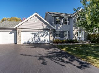 10873 Meadowsweet Ln, Roscoe, IL 61073