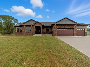 122 Ogden Ave, Waterloo, IA 50707