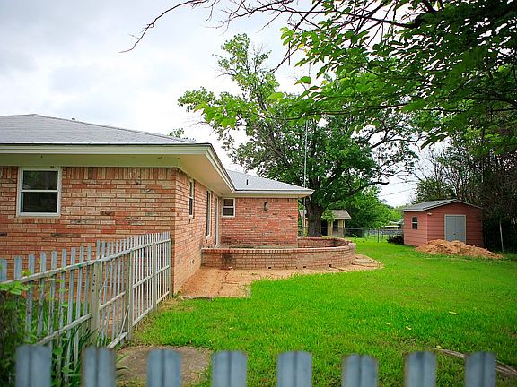3rd image of 818 S Avenue M