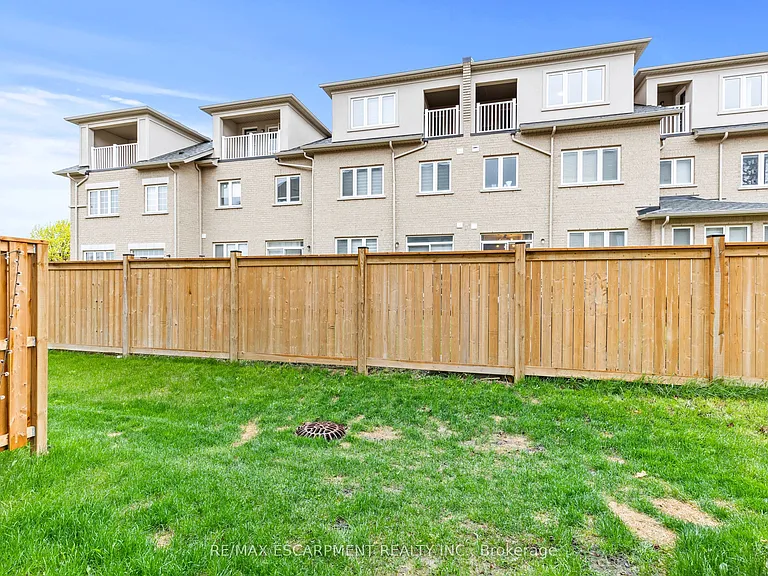 19 Picardy Dr #4 — Photo 28