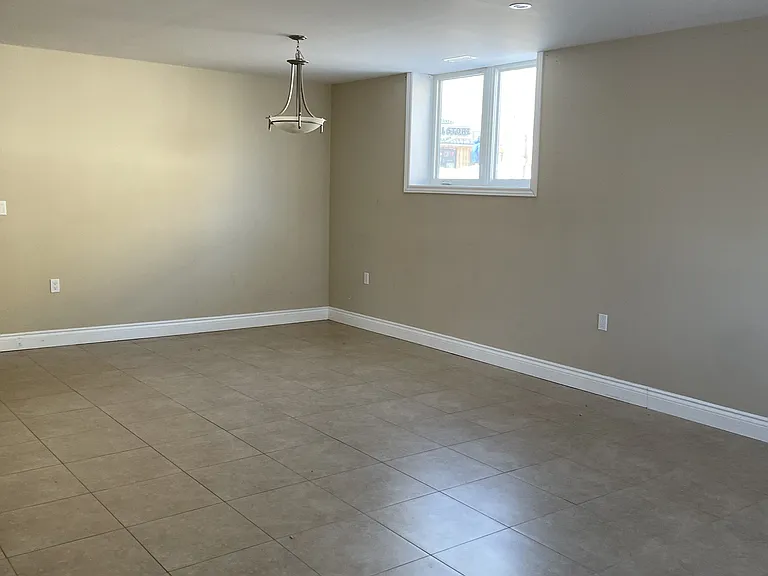 179B The Queensway S — Photo 9