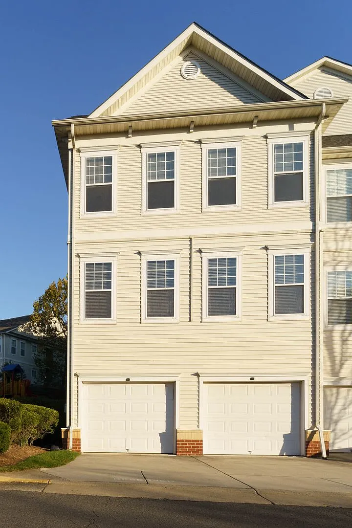 Building Photo - 11311 Aristotle Dr #215