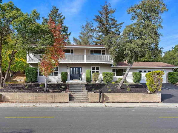 211 Corliss Dr, Moraga, CA 94556