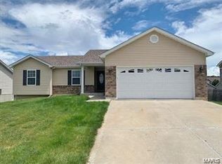 412 Prairie Creek Dr, Wentzville, MO 63385