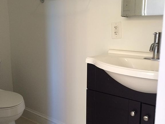 5th image of 118 Market St APT 102