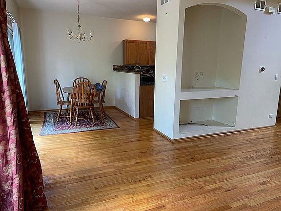 3rd image of 437 Jamestown Ct