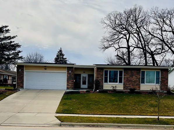 4401 Sussex Dr, McHenry, IL 60050