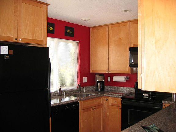 Maple cabinets, granite counter