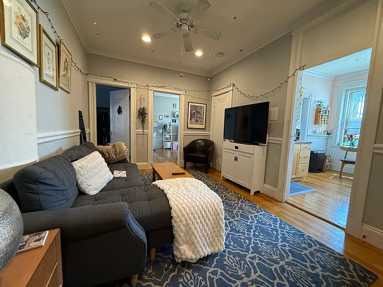 12 Greenway Ct #4 — Photo 2