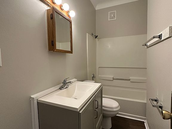 2nd image of 2295-2307 Ashland Ave #1