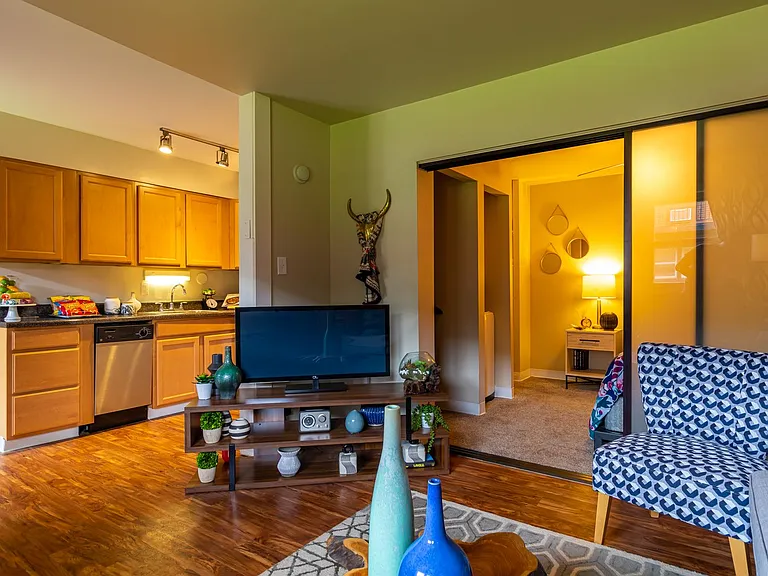 1810 Lafayette Pl — Photo 2