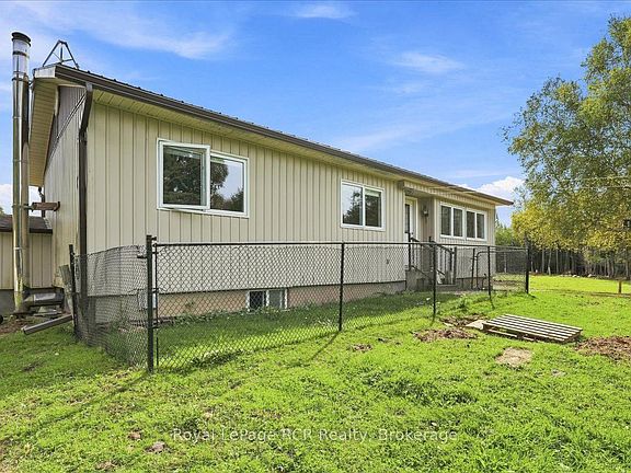 3rd image of 151601 Southgate Sideroad 15