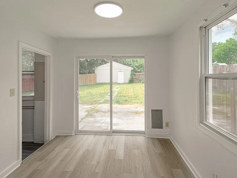 7800 Jefferson St — Photo 13