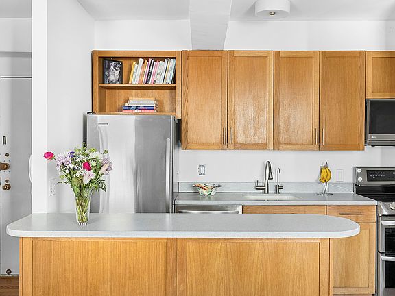 5th image of 2166 Broadway APT 16F