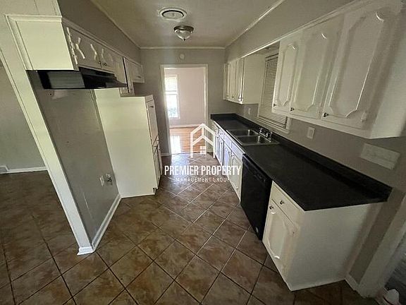 5th image of 2065 Saint James Dr