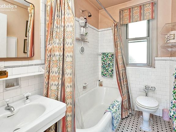 5th image of 163 E 81st St APT 5A