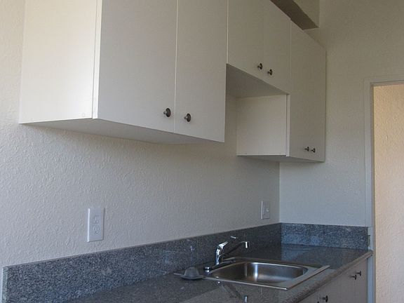 4th image of 346 N Vermont Ave APT 305