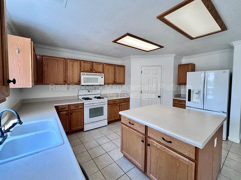 6054 E Hampton Way — Photo 9