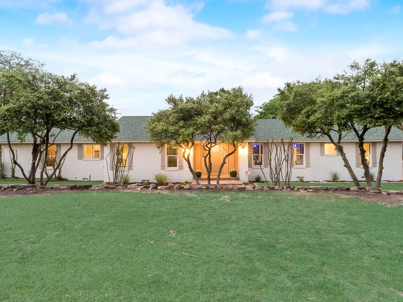 6217 Alpha Rd — Photo 2