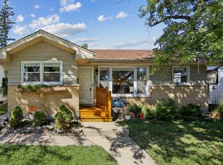 1610 Hewes St, Crete, IL 60417