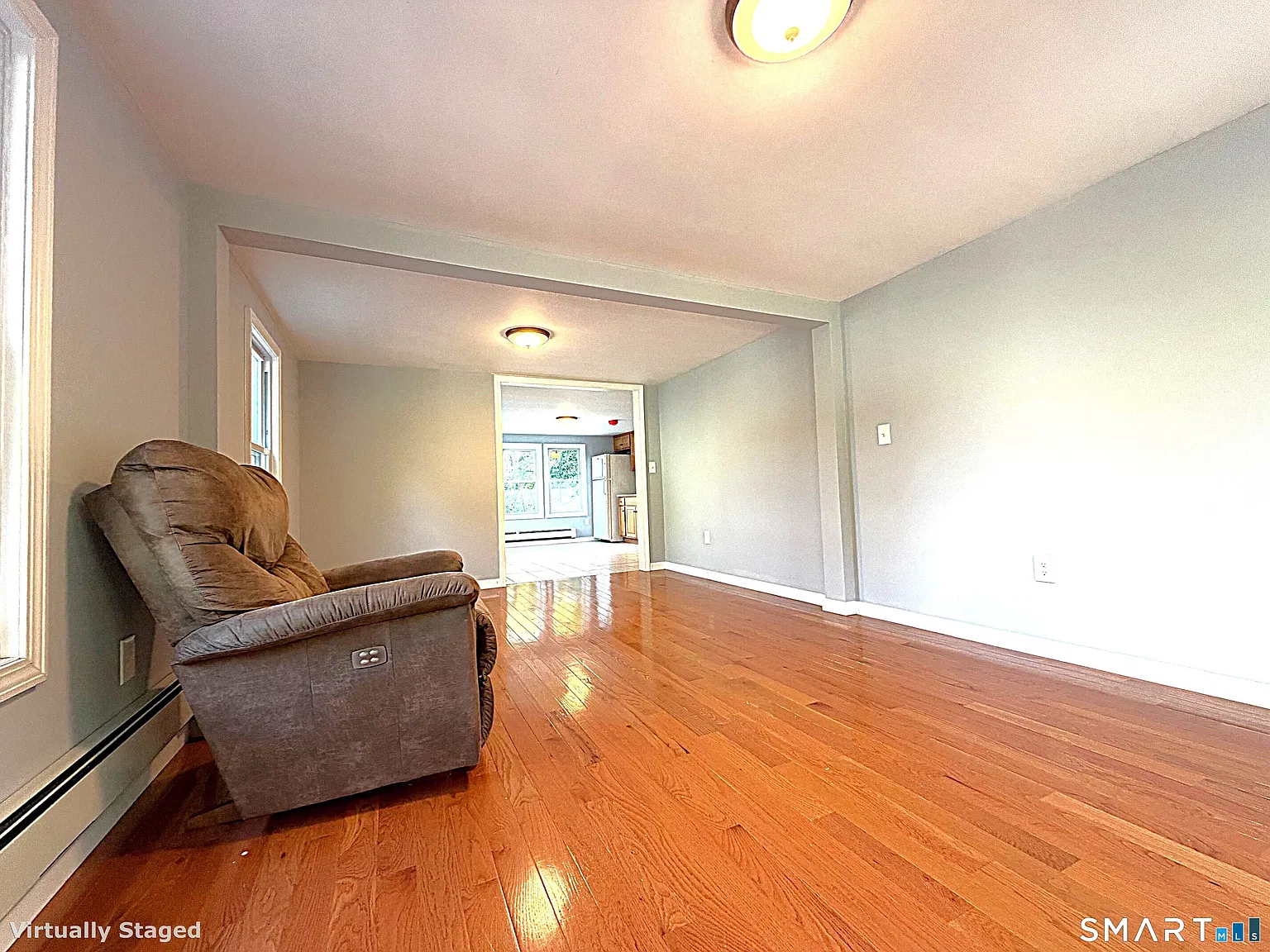 3 bed, 1.0 bath, 2008 sqft, $2,200 — Photo 2