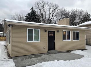 4052 Elmhurst Rd, Waterford, MI 48328