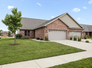 1802 Dunraven Rd, Bloomington, IL 61704