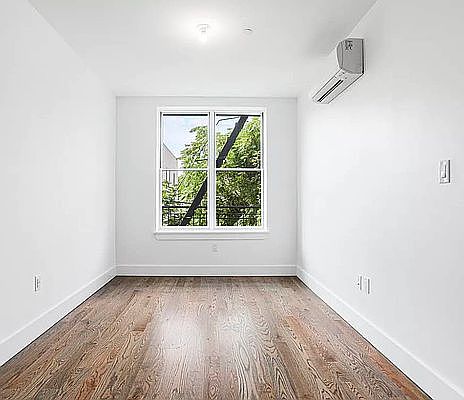5th image of 224 Hawthorne St #5B