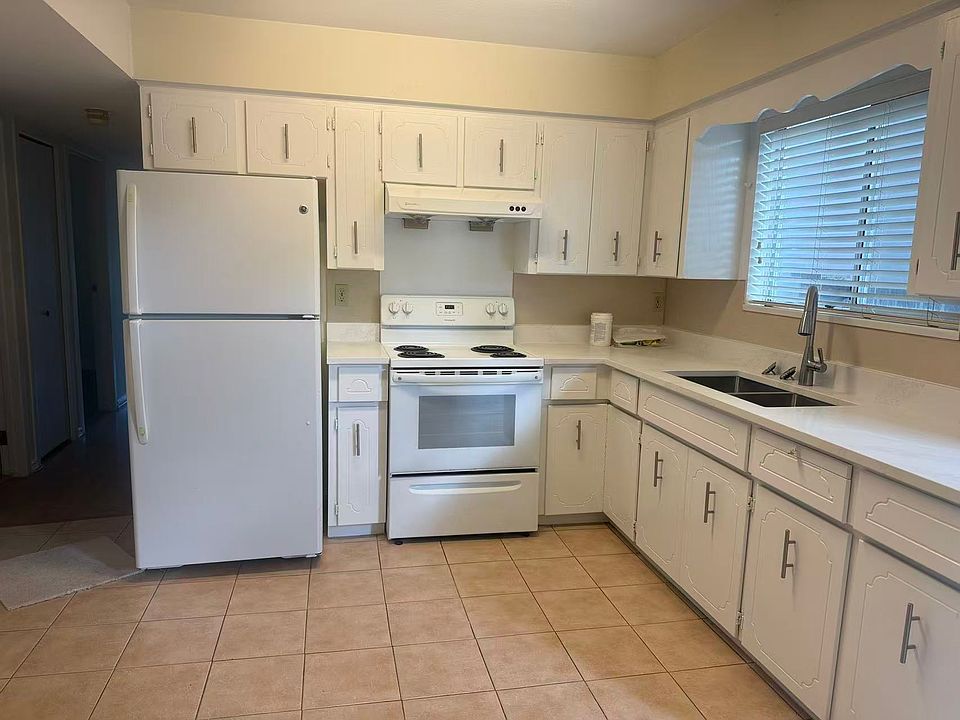 1st image of 2866 Charles St