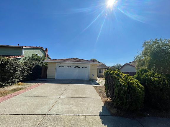 2nd image of 4940 Corona Ct