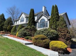 550 Stonehouse Rd, Trumbull, CT 06611