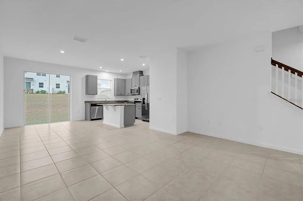 3 bed, 2.5 bath, 1550 sqft, $2,500 — Photo 4