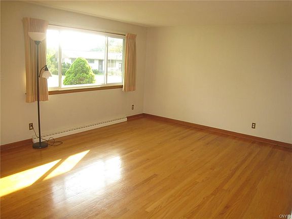 5th image of 204 Aldenwood Dr