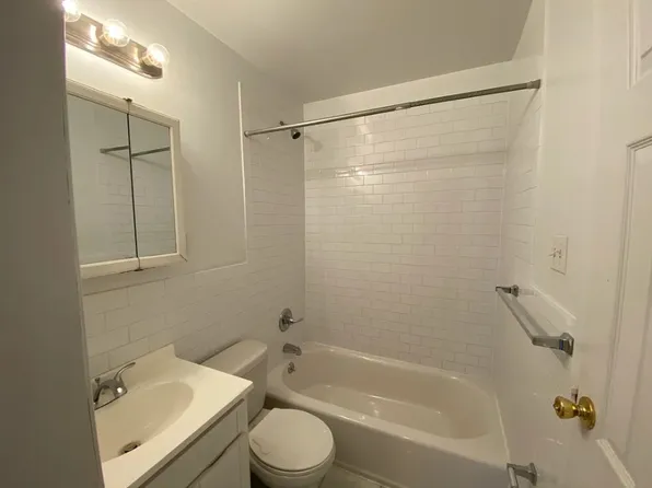 201 East 61st Street 1 image 7 of 7