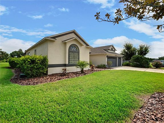 4th image of 204 Alexandra Woods Dr