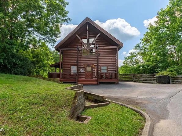 655 Stockton Dr, Sevierville, TN 37876