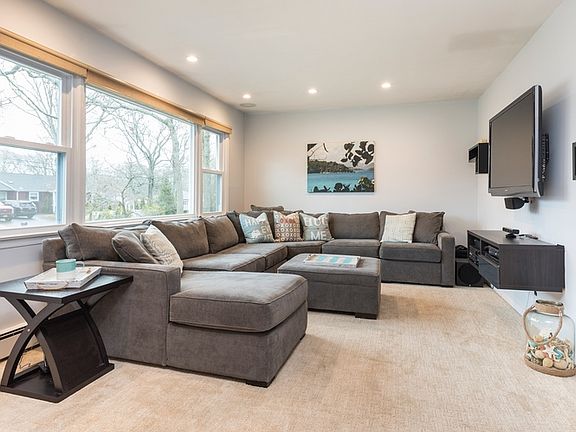 4th image of 22 Fairline Dr