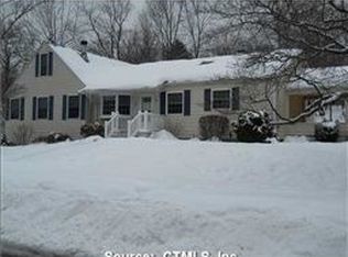 19 Crescent Ave, Farmington, CT 06032
