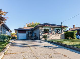 15 Valencia Cres, Toronto, ON M6L 1M3