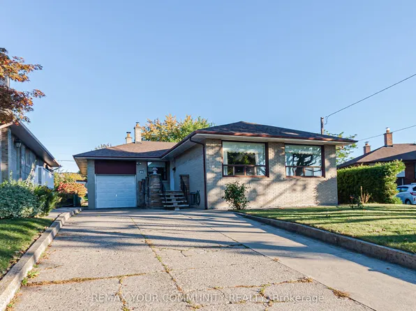 15 Valencia Cres, Toronto, ON M6L 1M3