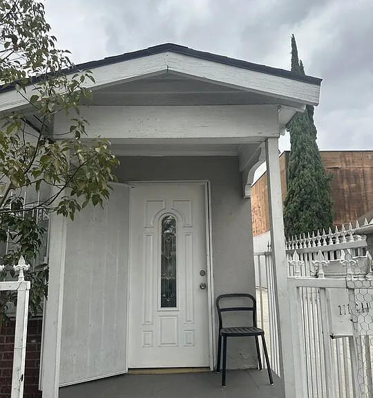 1116 N Ardmore Ave — Photo 2